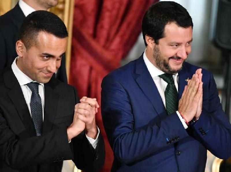 images/galleries/Salvini-Di-Maio-Mani-giunt.jpg