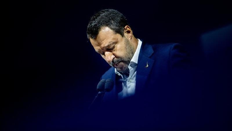 
	Salvini perde i pezzi a casa sua. Lasciano 3 consiglieri lombardi
