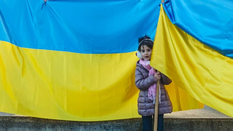 images/galleries/ucraina-bimba-bandiera-564.jpg
